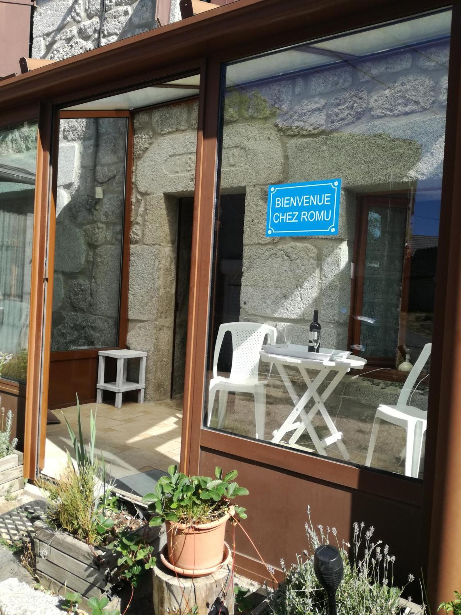 Homestay Chez Romu *